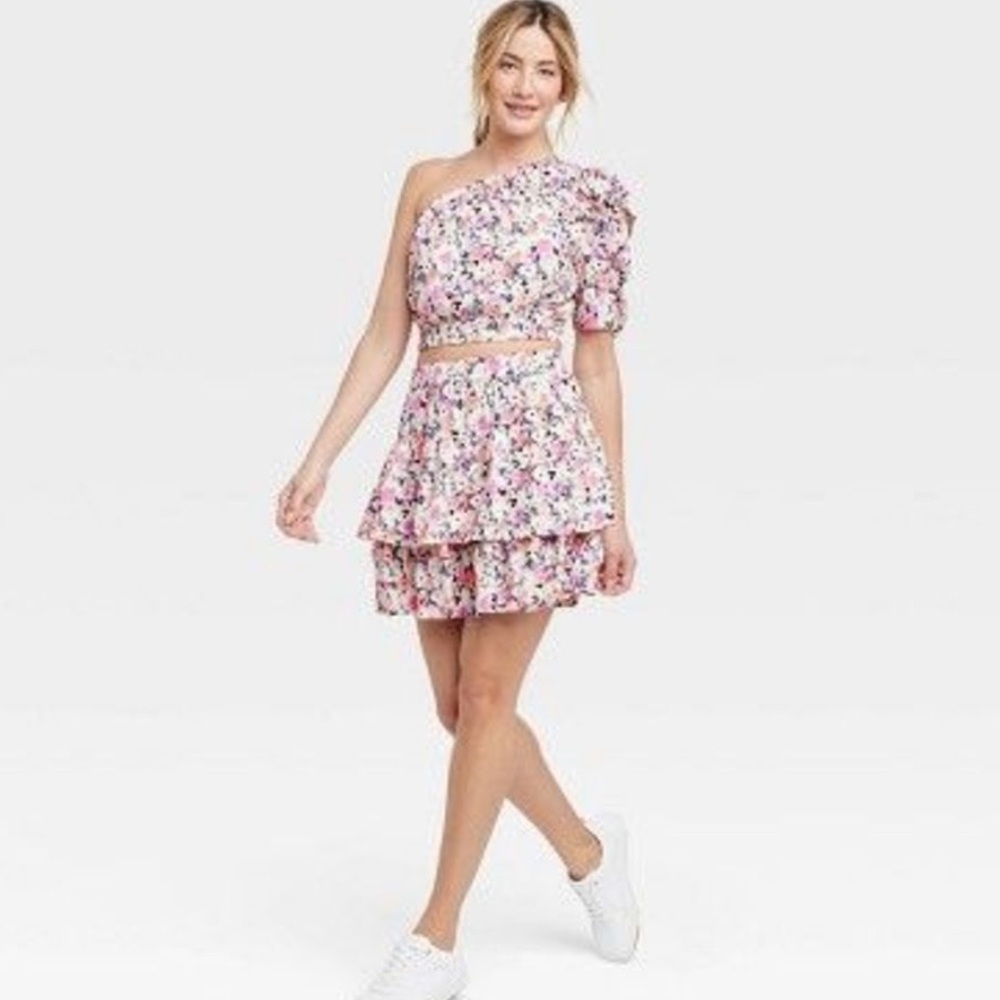 ๐ Target Universal Thread Cream and Pink Floral Tiered Ruffle Mini Skirt Size M - Picture 11 of 13